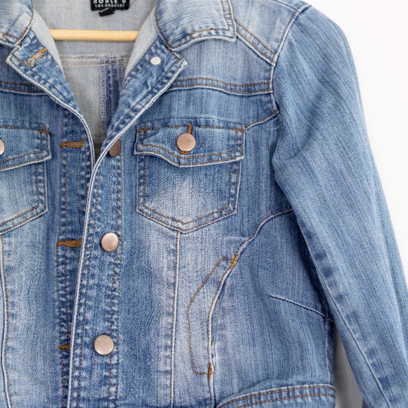 Small Cropped Jean Jacket - Picture 3 of 11